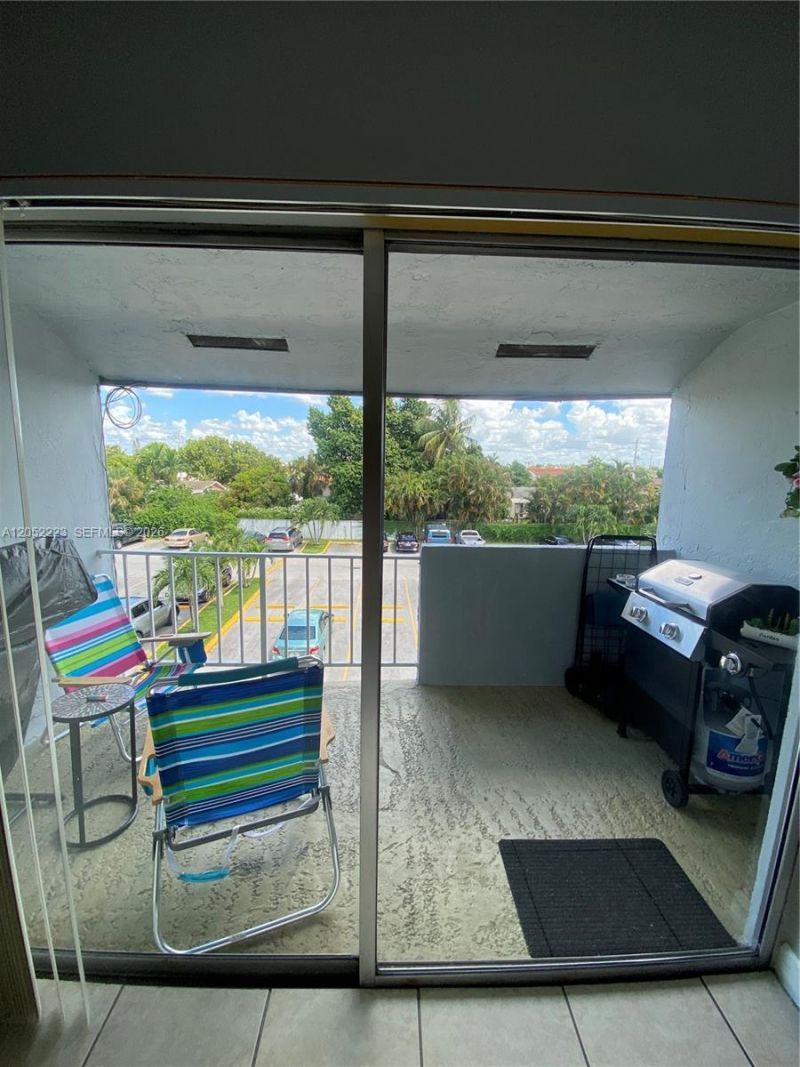 1755 W 60th St, Unit D310, Hialeah, FL 33012 Photo