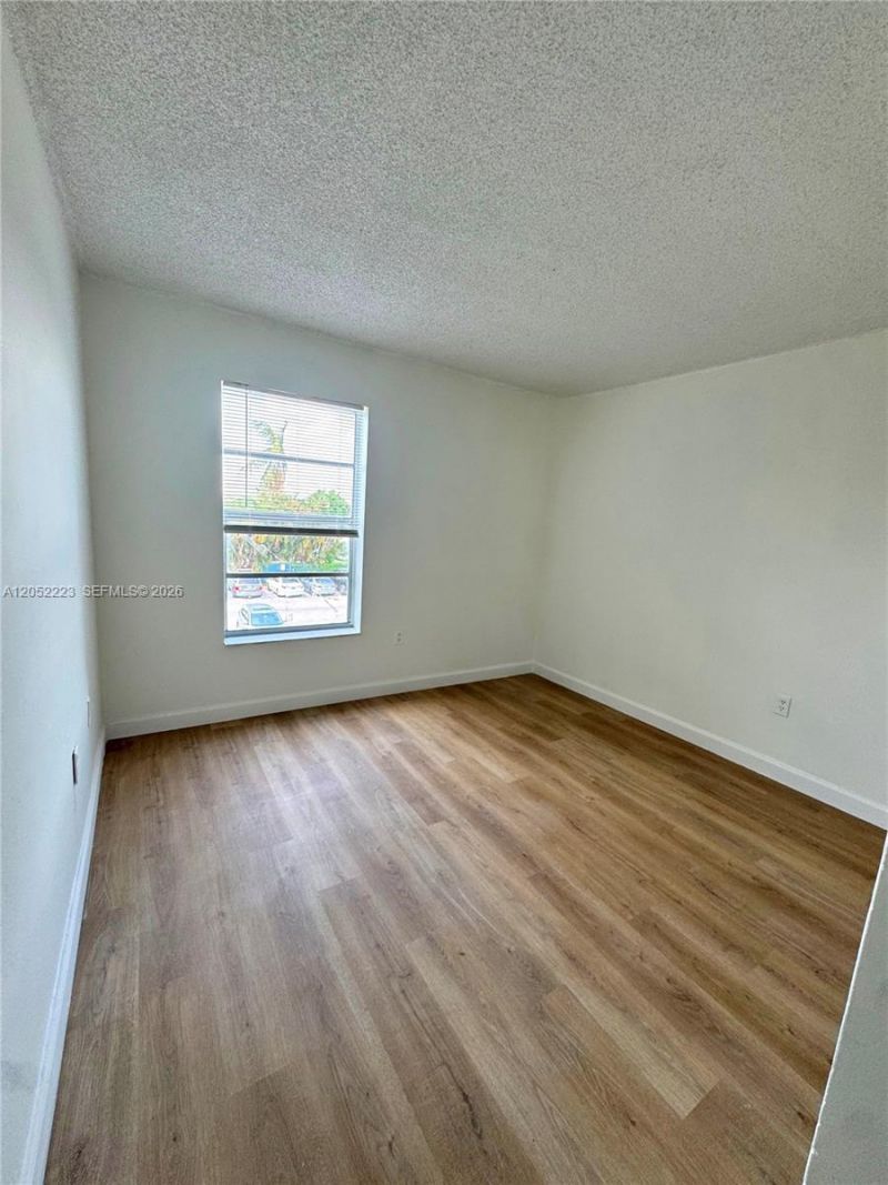 1755 W 60th St, Unit D310, Hialeah, FL 33012 Photo