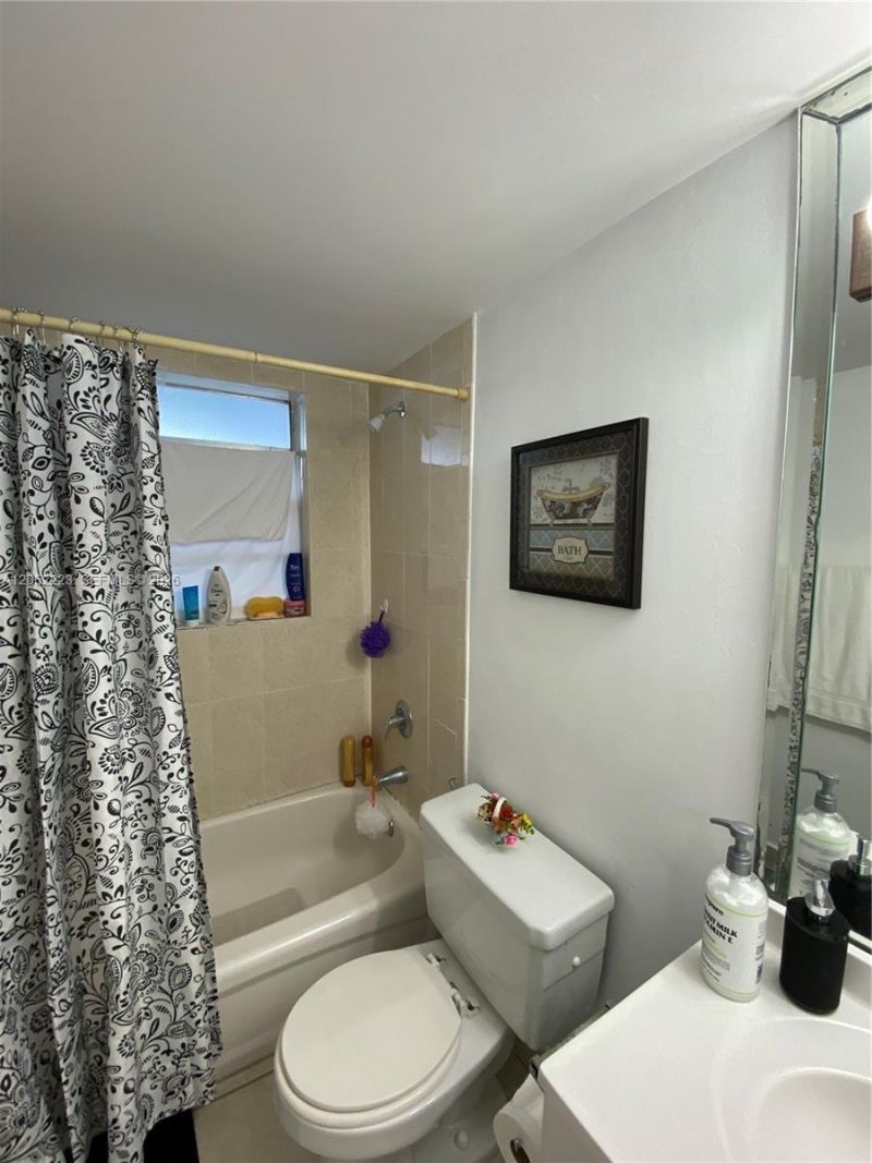 1755 W 60th St, Unit D310, Hialeah, FL 33012 Photo
