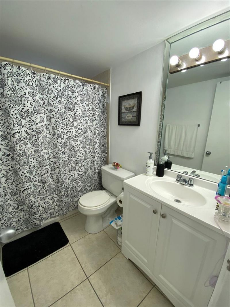 1755 W 60th St, Unit D310, Hialeah, FL 33012 Photo