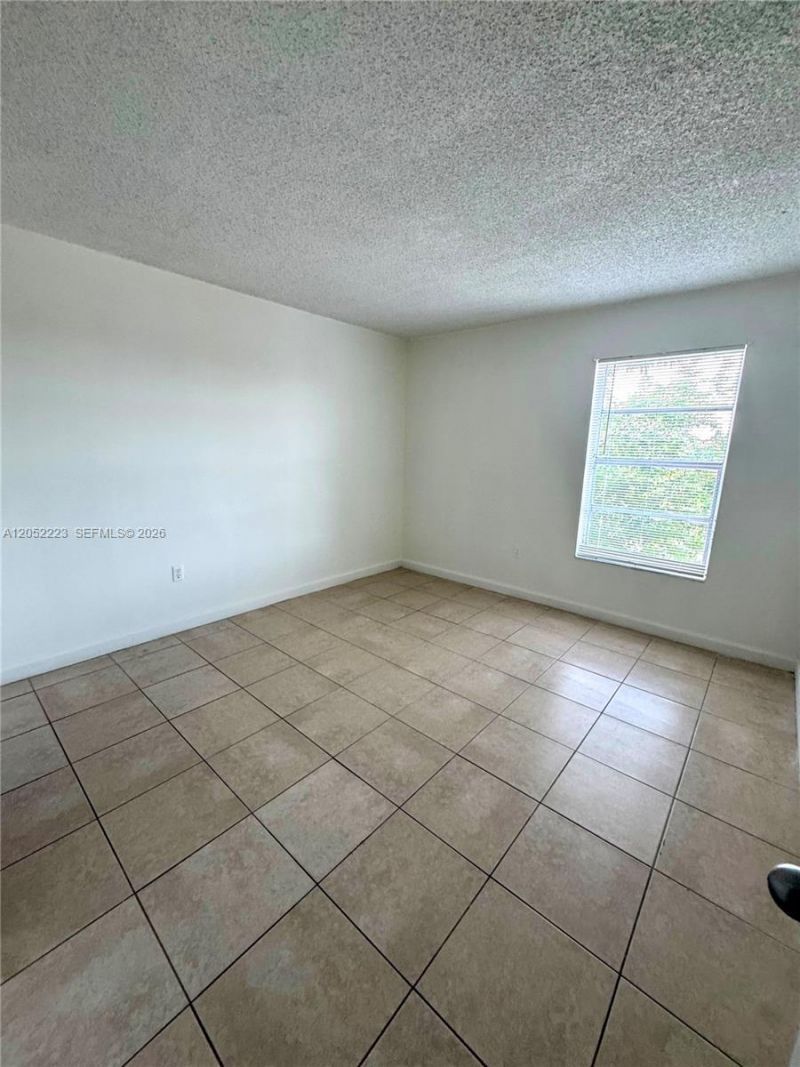 1755 W 60th St, Unit D310, Hialeah, FL 33012 Photo