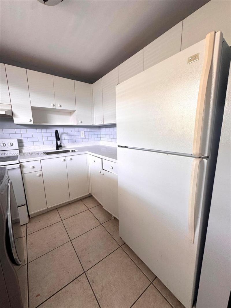 1755 W 60th St, Unit D310, Hialeah, FL 33012 Photo