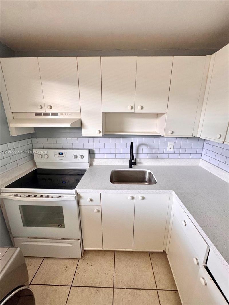 1755 W 60th St, Unit D310, Hialeah, FL 33012 Photo