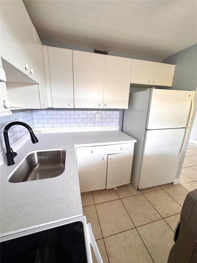 1755 W 60th St, Unit D310, Hialeah, FL 33012 Photo
