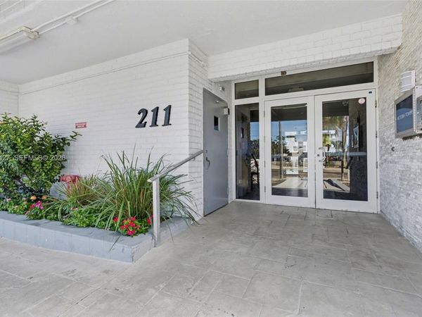 211 S Ocean Dr , Unit 205, Hollywood, FL 33019