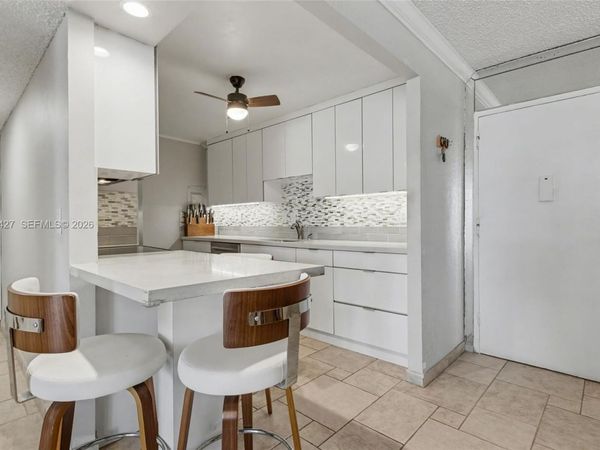 211 S Ocean Dr, Unit 205, Hollywood, FL 33019