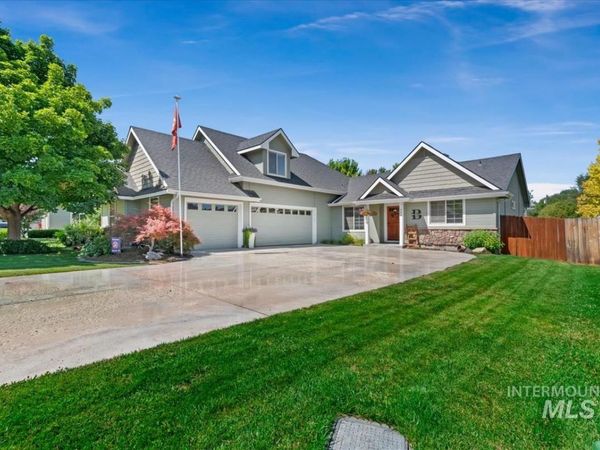 559 S Black Oak Ave, Kuna, ID 83634