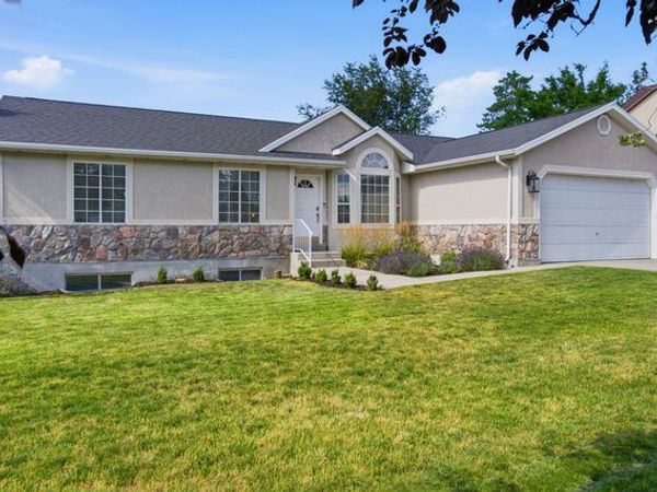 1317 E KNOLLWOOD DR , Sandy, UT 84092