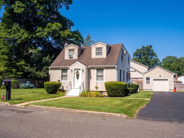 120 Aspen Road, Kings Park, NY 11754
