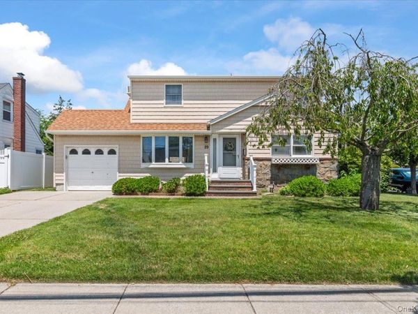 29 Edward Street , Bethpage, NY 11714