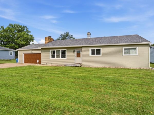 2808 W 3rd Street , Coal Valley, IL 61240