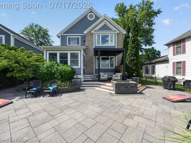 240 Rosebud Court, Walled Lake, MI 48390