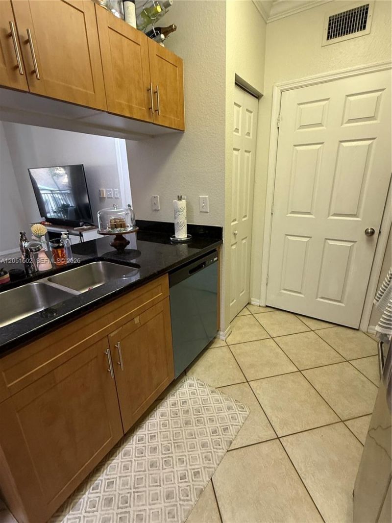 6466 Emerald Dunes Dr , Unit 206, West Palm Beach, FL 33411 Photo