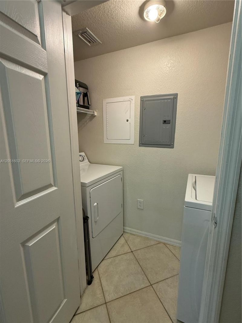 6466 Emerald Dunes Dr , Unit 206, West Palm Beach, FL 33411 Photo