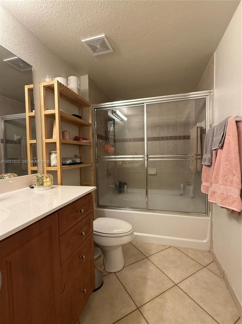 6466 Emerald Dunes Dr , Unit 206, West Palm Beach, FL 33411 Photo