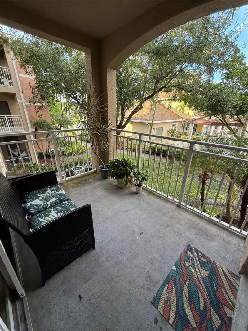 6466 Emerald Dunes Dr , Unit 206, West Palm Beach, FL 33411 Photo