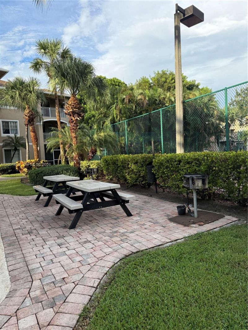 6466 Emerald Dunes Dr , Unit 206, West Palm Beach, FL 33411 Photo