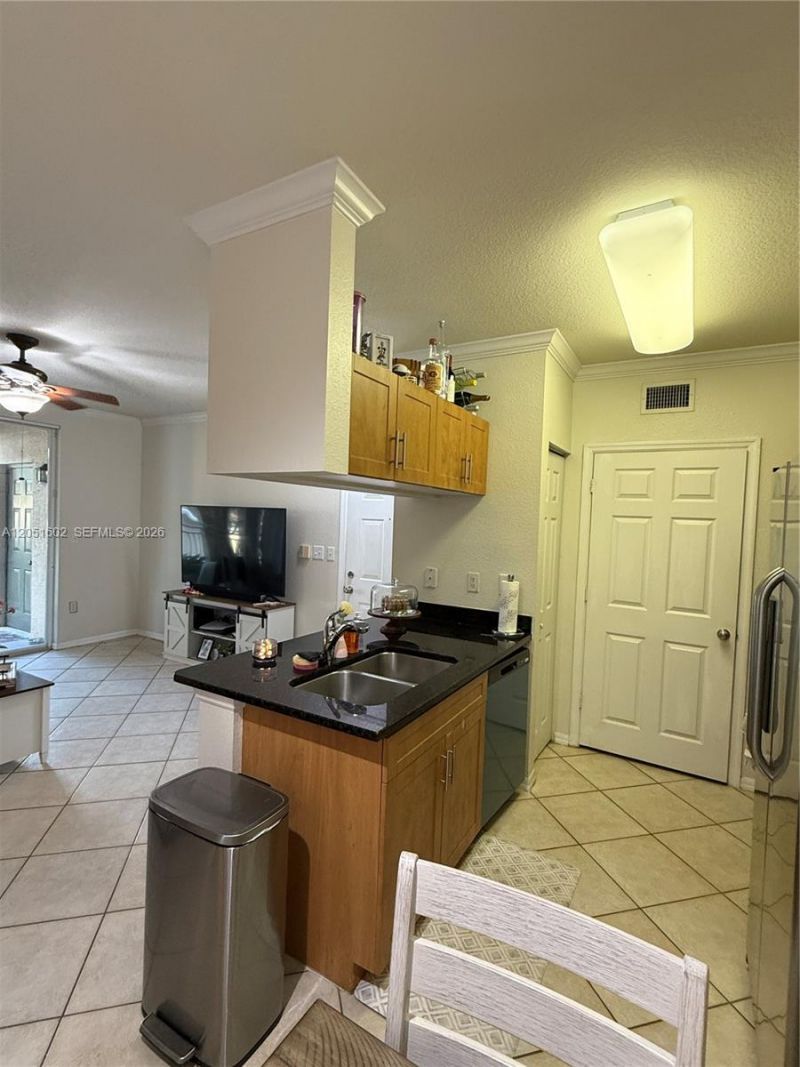6466 Emerald Dunes Dr , Unit 206, West Palm Beach, FL 33411 Photo