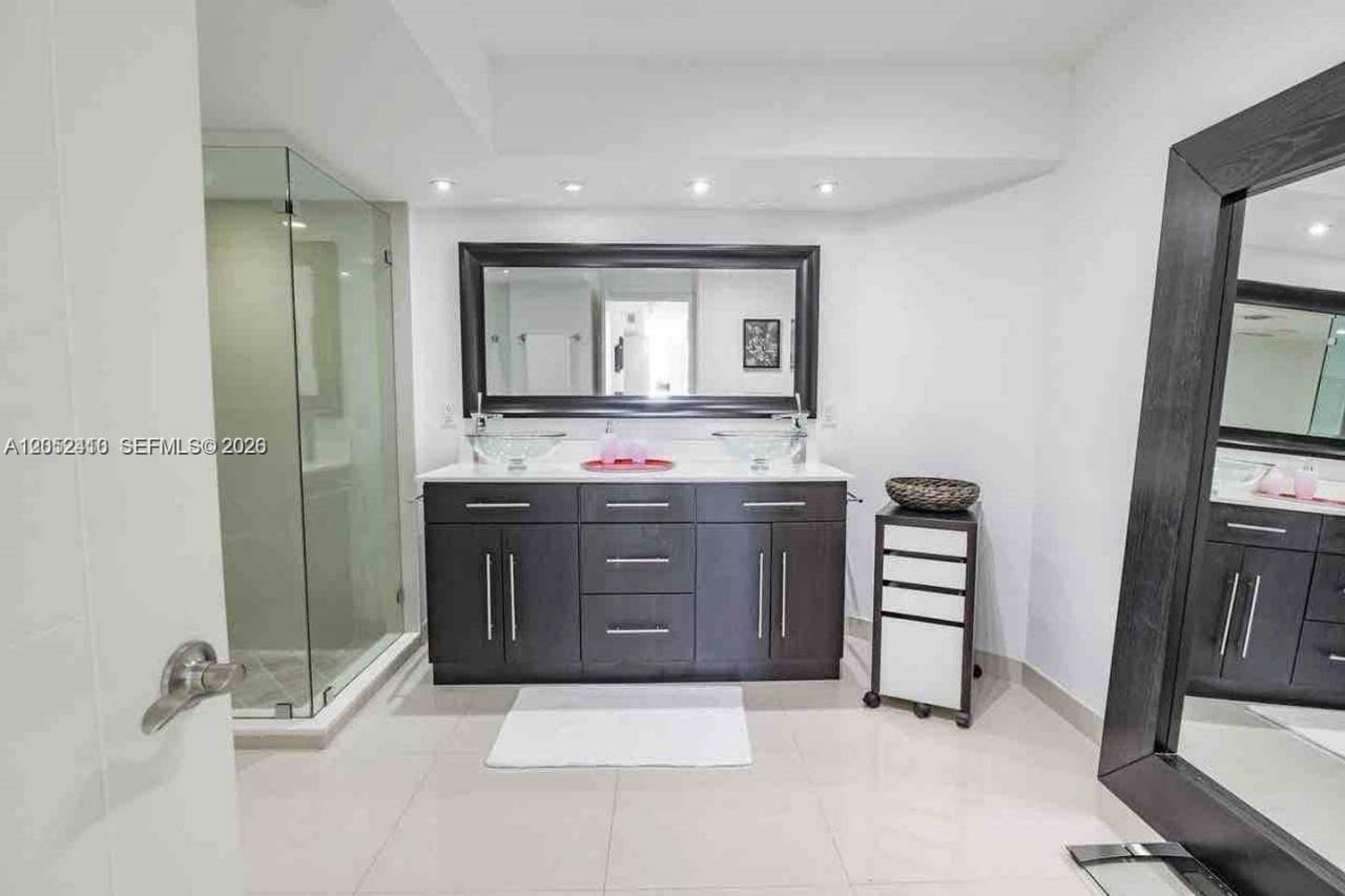 1717 N Bayshore Dr , Unit A-3642, Miami, FL 33132 Photo