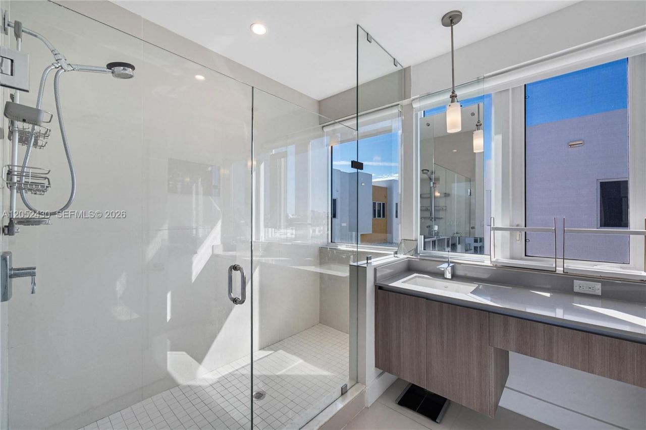 31 N Shore Dr , Unit 31, Miami Beach, FL 33141 Photo