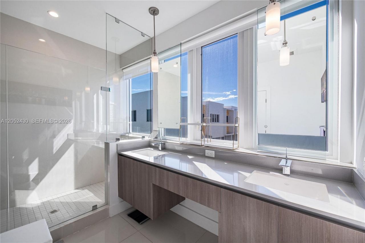 31 N Shore Dr , Unit 31, Miami Beach, FL 33141 Photo