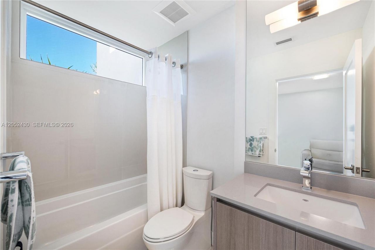 31 N Shore Dr , Unit 31, Miami Beach, FL 33141 Photo