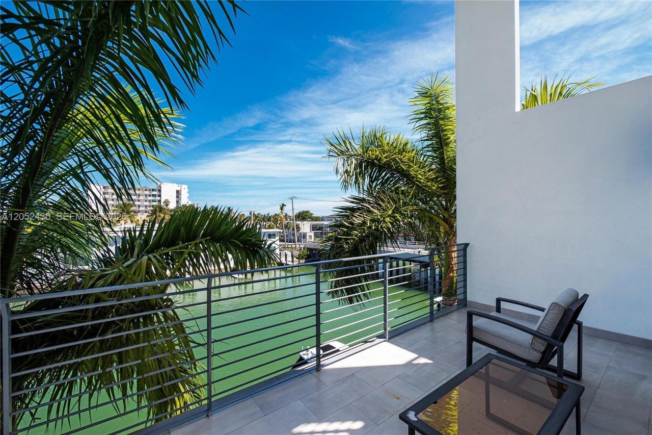 31 N Shore Dr , Unit 31, Miami Beach, FL 33141 Photo
