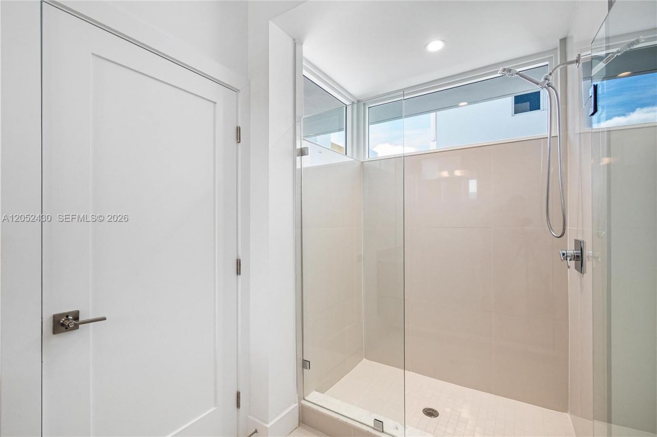 31 N Shore Dr , Unit 31, Miami Beach, FL 33141 Photo