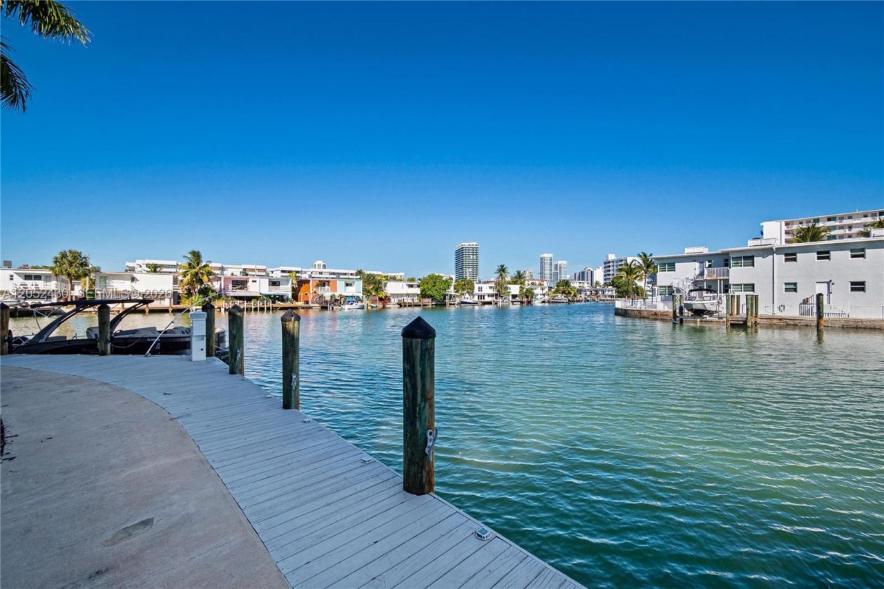 31 N Shore Dr , Unit 31, Miami Beach, FL 33141 Photo
