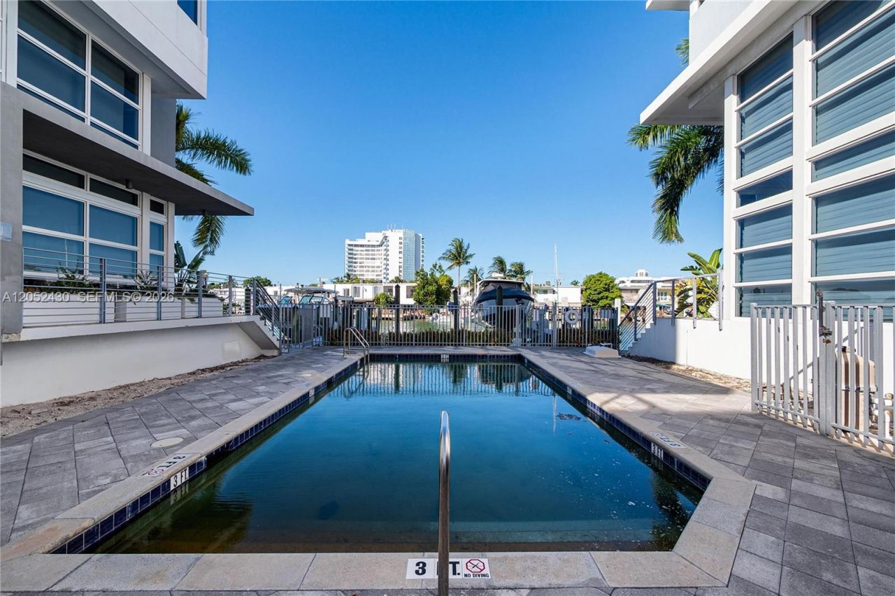 31 N Shore Dr , Unit 31, Miami Beach, FL 33141 Photo