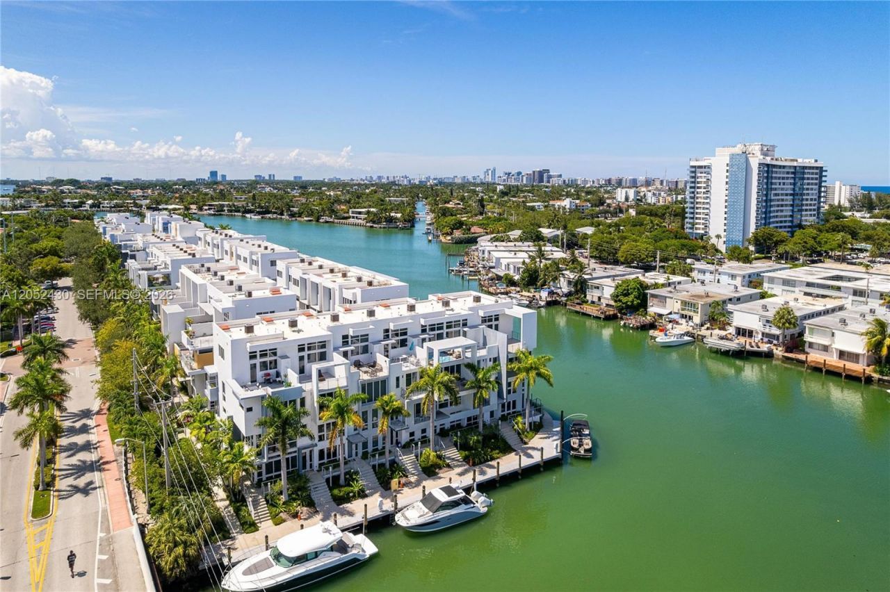 31 N Shore Dr , Unit 31, Miami Beach, FL 33141 Photo