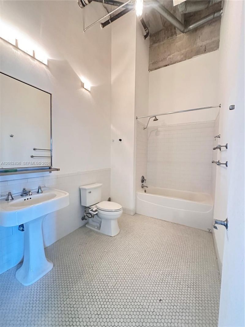 1749 NE Miami Ct, Unit 413, Miami, FL 33132 Photo