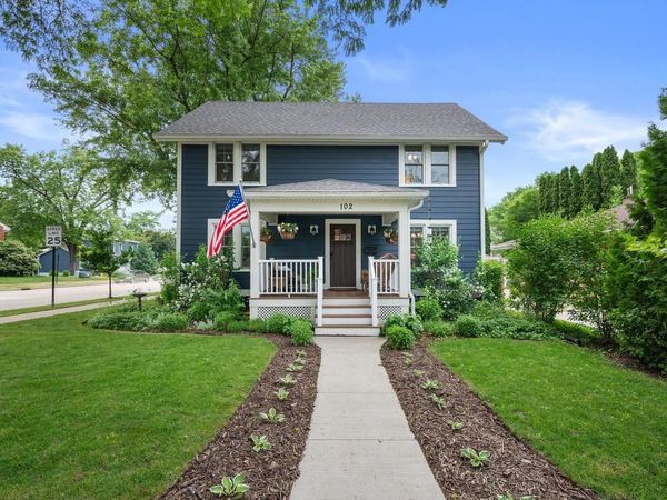 102 Woodland LANE, Oconomowoc, WI 53066
