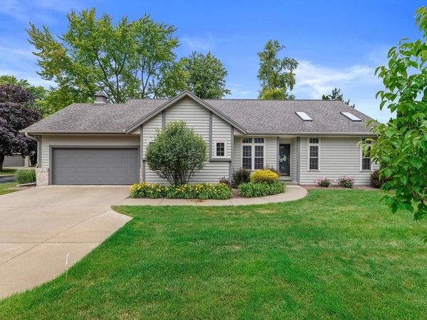 W232N3080 Emerald LANE, Unit B, Pewaukee, WI 53072