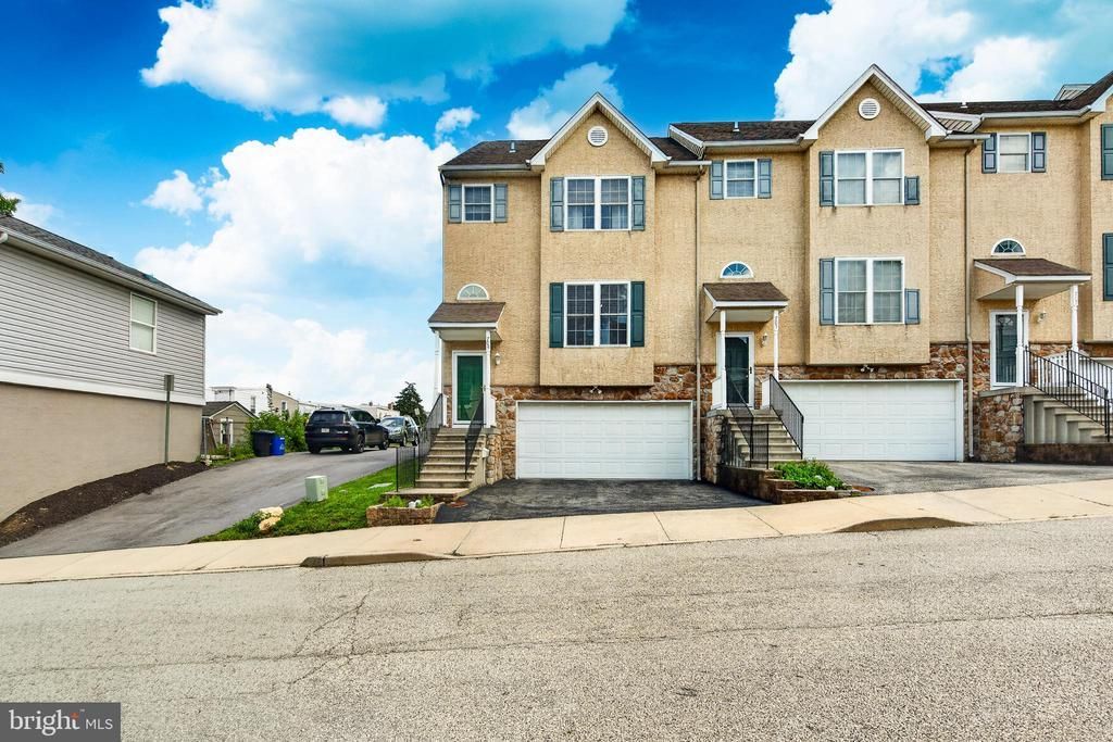 703 GREEN STREET , BRIDGEPORT, PA 19405