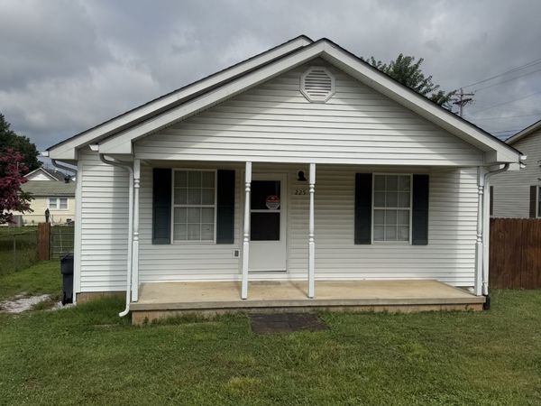 225 Rebel Hill St , McMinnville, TN 37110