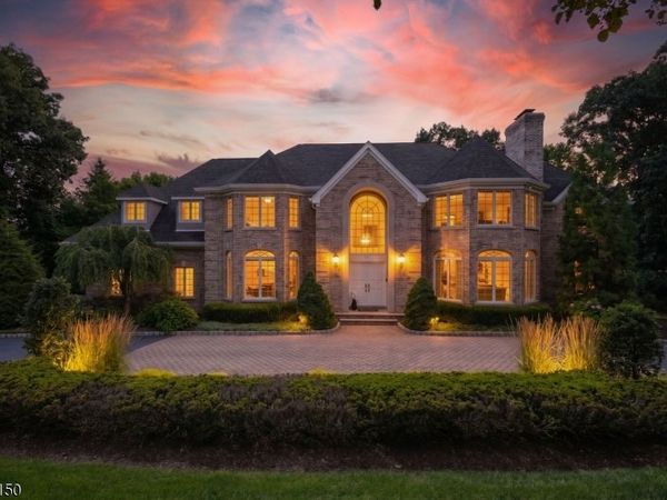 817 Peach Tree Ln, Franklin Lakes, NJ 07417