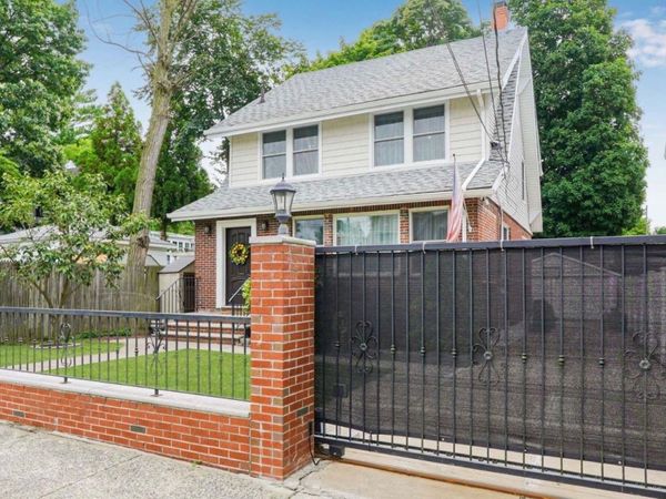 18 7 Street , Staten Island, NY 10306