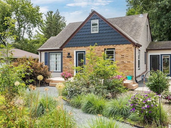 1266 Draper Avenue, Roseville, MN 55113