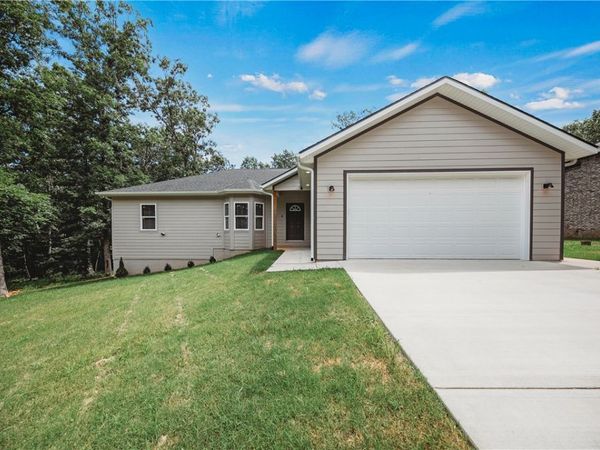 8 Whitstable Drive , Bella Vista, AR 72714