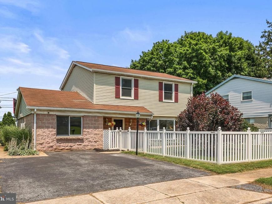 975 Marbrook Lane, York, PA 17404 Main Photo