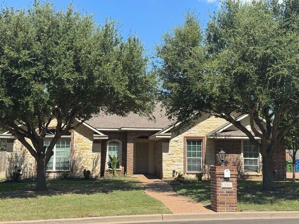 436 W Wall Street , Hewitt, TX 76643