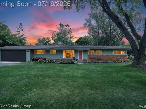 32710 Briarcrest Knolls, Farmington Hills, MI 48334