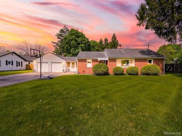 2751 Marlington Road, Waterford Twp, MI 48329