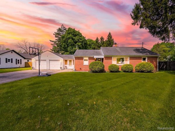 2751 Marlington Road, Waterford Twp, MI 48329