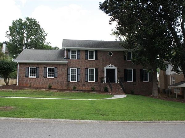 5157 Lakesprings Drive, Atlanta, GA 30338