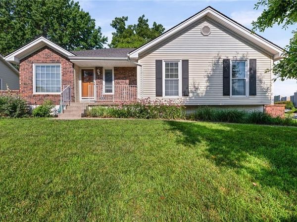 5836 N Indiana Avenue, Gladstone, MO 64119