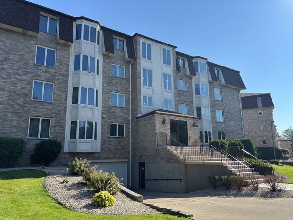 3660 186th Street, Unit 105, Lansing, IL 60438