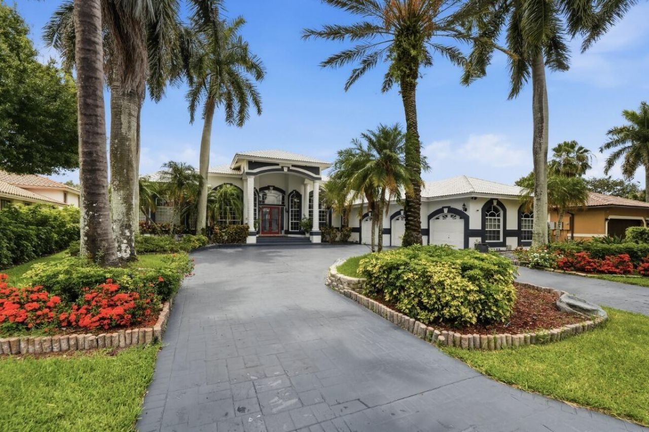 1716 NW 124th Way, Coral Springs, FL 33071 Photo