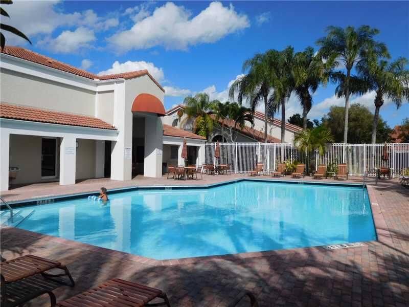 7342 Pinewalk Drive S, Unit 56-12, Margate, FL 33063 Photo